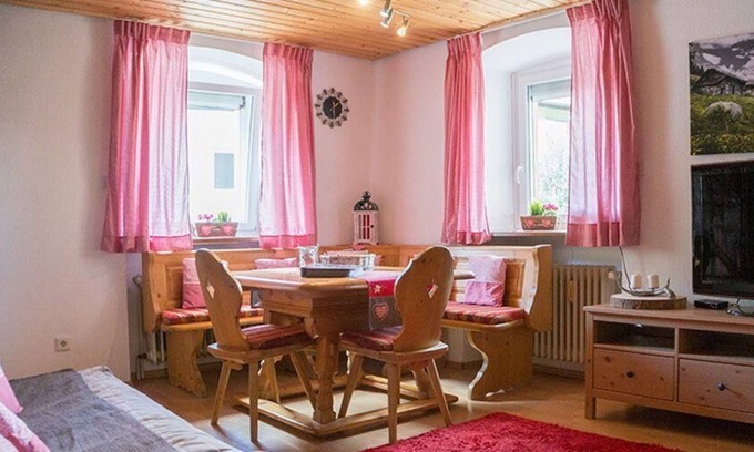 Au Appartement | Gemütliche 2-ZimmerFerienwohnung im Schwarzwaldstil, stadtnah