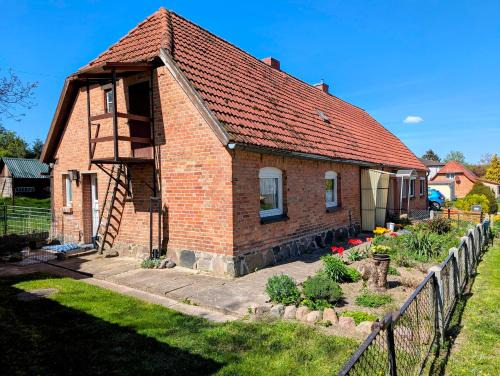 Lelkendorf Maison | Gemütliche Bauernkate für 4 mit Kachelofen