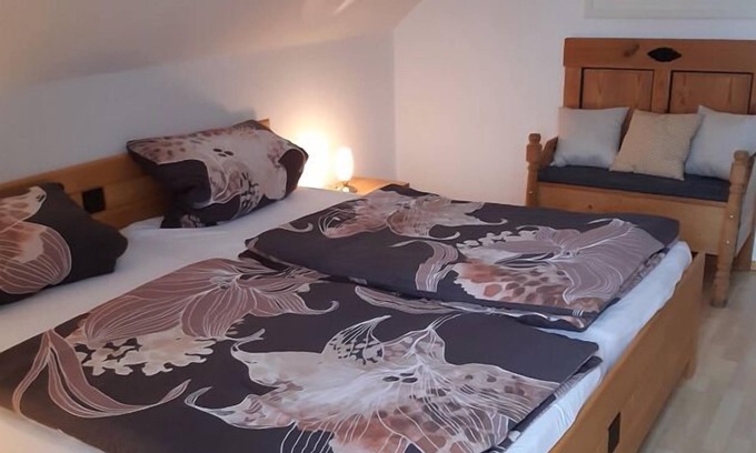 Rauhenebrach Appartement | Appartement mansardé confortable avec balcon privé
