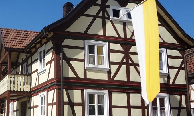 Schoenau an der Brend Appartement | Gemütliche Fewo im Fachwerkhaus mit Kachelofen, Direkt am Radweg