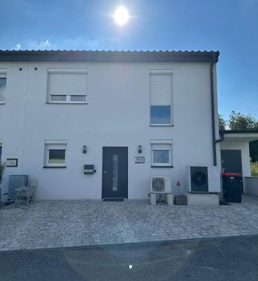 Wilfersdorf Maison | Gemütliche Doppelhaushälfte mit Garten, Terrasse Ruhige Lage in Hobersdorf