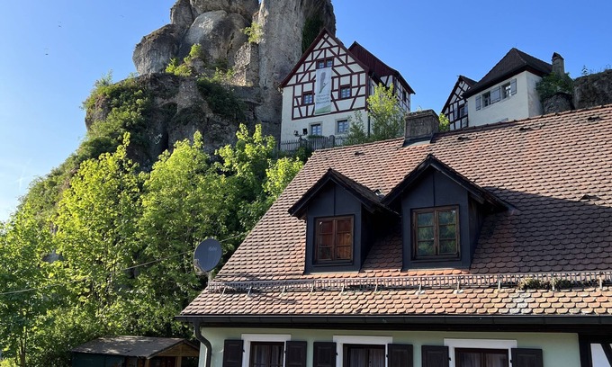 Pottenstein Appartement | Gemütliche Helle Moderne Dachgeschosswohnung mit Blick auf das
