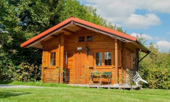 Medebach Cabine | Gemütliches Blockhaus auf Schönem Campingplatz