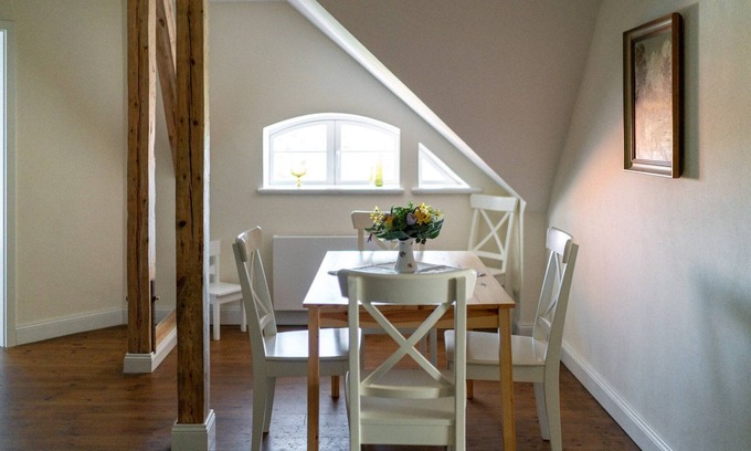 Putnitz Appartement | Coin confortable sur la tourelle - Château de Pütnitz - Spécial canoë à partir de 4 nuits (05 sept. - 18 juin)