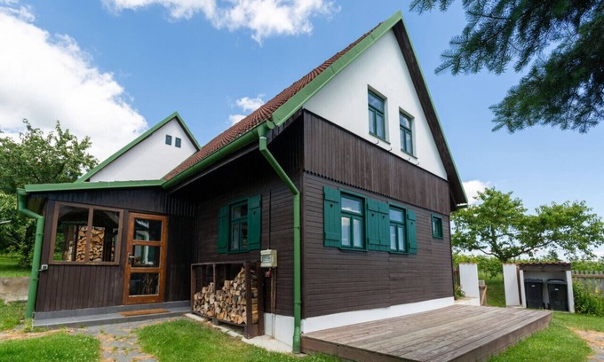 Libesice Cottage | Gemütliches Ferienhaus mit Blick auf die Weinberge. Frühstücksservice möglich!