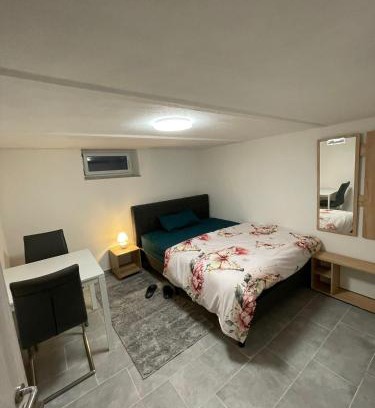 Ruesselsheim Maison | gemütliches und Schönes Zimmer Keller Geschoss K1