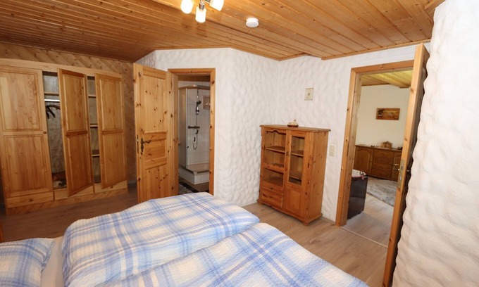 Lichtenberg Appartement | Gemütliches Zimmer mit Kostenfreiem Wlan und Parkplatz