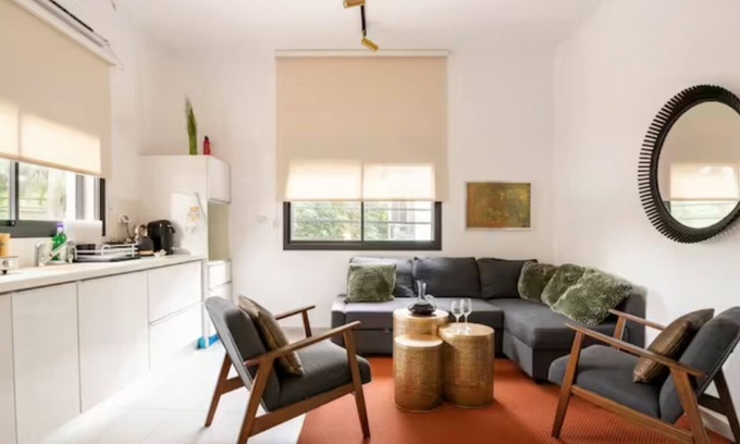 Haifa Appartement | Gem of Haifa: Boutique Bliss on Hanassi Blvd in Carmel Center, Free Parking