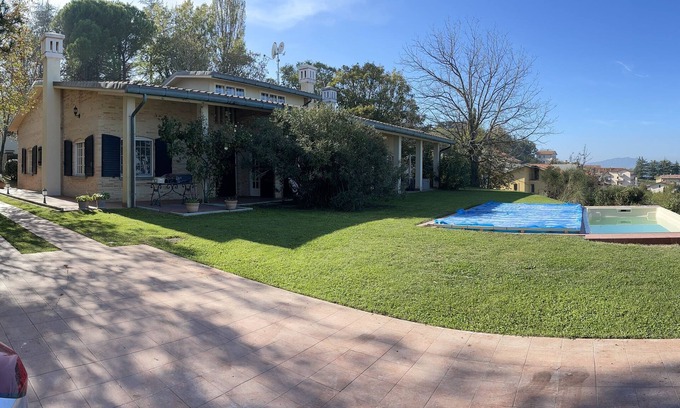 Gemmano Villa | Belle villa à Gemmano avec jacuzzi et piscine