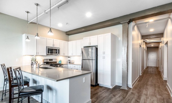 Front Park Appartement | Generous 3 bedroom Contemporary Condo with free parking