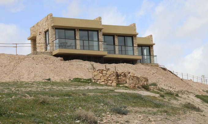 West Bank Cabine | Genesis Land Desert hospitality