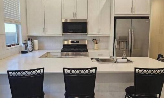 Maryvale Maison | genie's palace@statefarm stadium