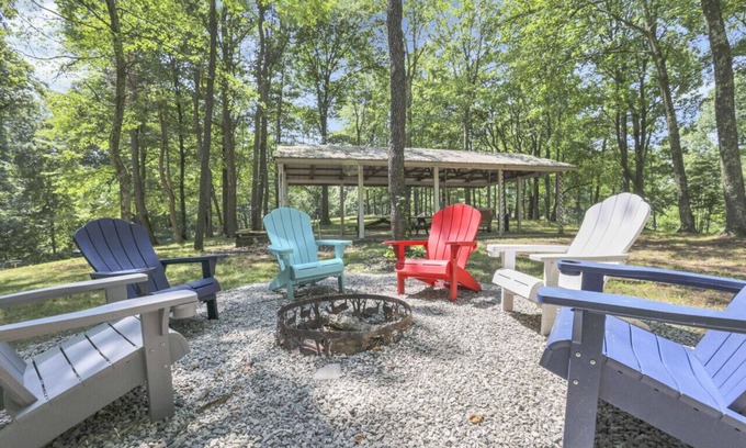 Lancaster Cabine | Gentle Breeze: The Maple: Romantic Secluded Getaway