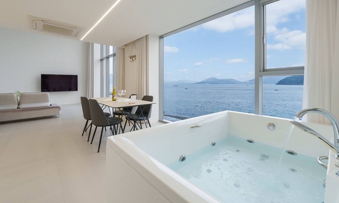 Geoje Maison | Geoje Lighthouse Pension