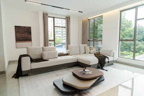 George Town Maison | Georgetown Modern Brown-Colored KTV 5BR 18pax H