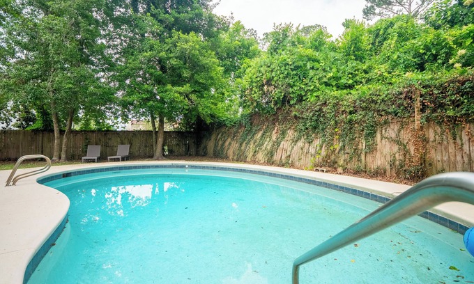 Valdosta Maison | Georgia Park Gem: Historic Home with Pool