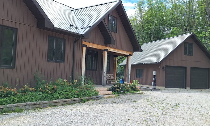 Meaford Maison | Georgian Bay Escape Cottage in Meaford. Cozy cottage with fireplace.
