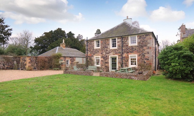North Berwick Maison | Georgian coach house in private location, 5 minutes from North Berwick
