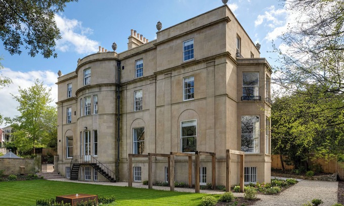 Bath Maison | Georgian manor house, 5 minutes to Bath city centre, complimentary breakfast