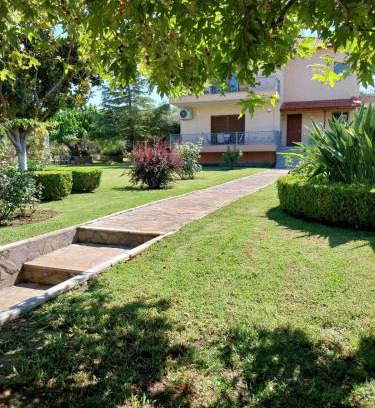 Aigialeia Appartement | Georgias paradise villa and Garden