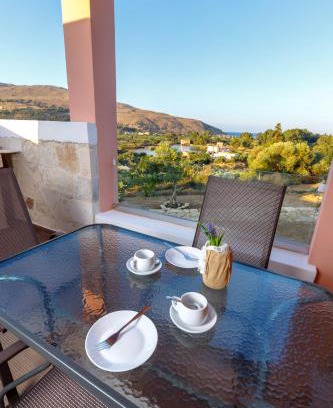 Georgioupolis Appartement | Georgioupoli Studio 2 with a pool and lake views