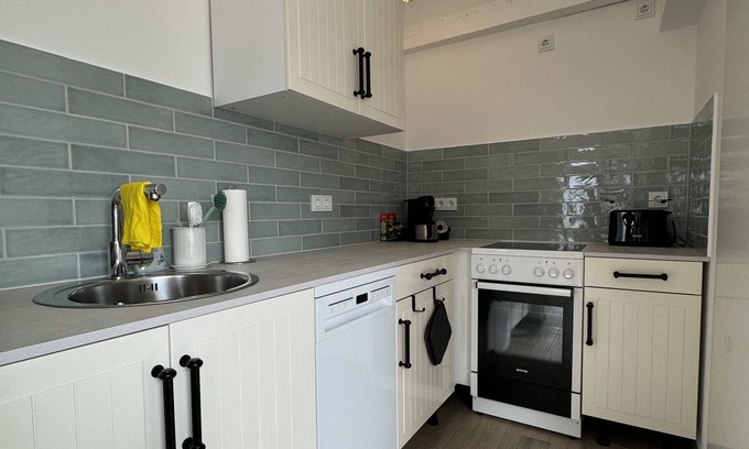 Pressen Appartement | Geräumige DG Fewo in Ruhiger Lage, nah an Leipzig