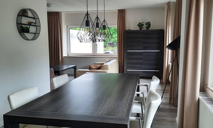 Gees Appartement | Geräumige Frisch Renovierte Wohnung Mitte in der Vulkaneifel