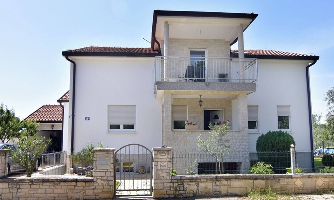 Krizine Appartement | Geräumige Kellerwohnung in der Nähe von Umag
