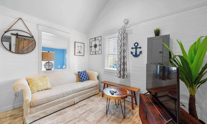 Merion Village Maison | German Village Beach Bungalow