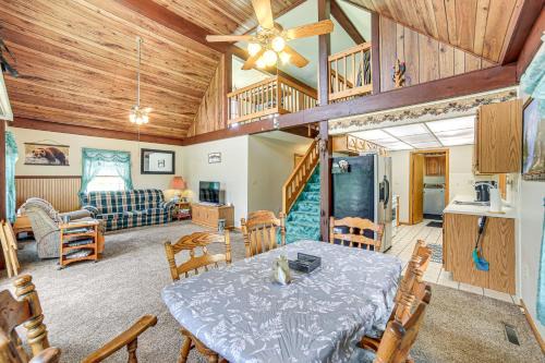 Germfask Maison | Germfask Home with Fire Pit, Grill and Yard Games!