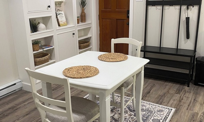 Dartmouth Appartement | Gertie's Nook: Charming Private Studio Space close to everything!