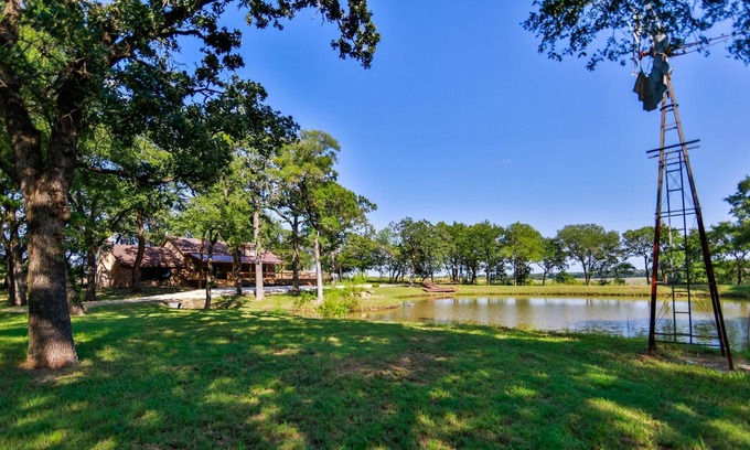 Waco Maison | Get away cabin with 4 acres close to town!
