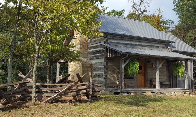 Lynx Cabine | Éloignez-vous de tout! Restauration de 1800 cabanes en rondins et équipements modernes 40 acres privés