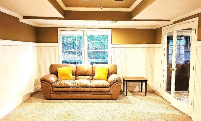 Johns Creek Appartement | Get cozy in this 2-bedroom garden apartment in peaceful Alpharetta.