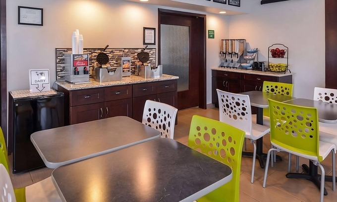 Tri-Cities Station Balnéaire | Get Ready for Adventure! Located in the Heart of Kennewick! Free Breakfast!