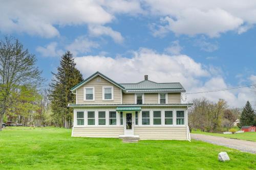 Sodus Point Maison | Getaway in Sodus Point with Private Yard