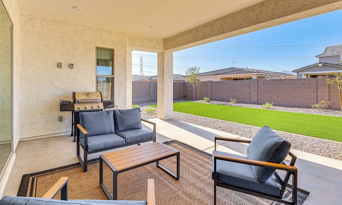 Avondale Maison | Getaway w/ Fenced Yard: 4 Mi to Phoenix Raceway