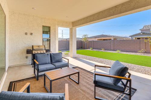 Avondale Maison | Getaway with Fenced Yard 4 Mi to Phoenix Raceway