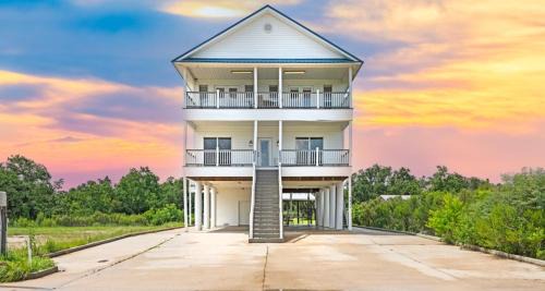 Shoreline Park Maison | Getting Nauti at the Bay