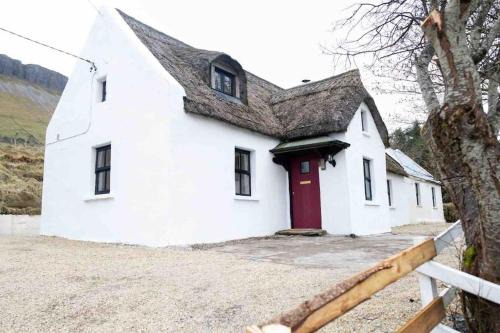 Glenade Maison | Ghleann Éada Cottage Pet Friendly