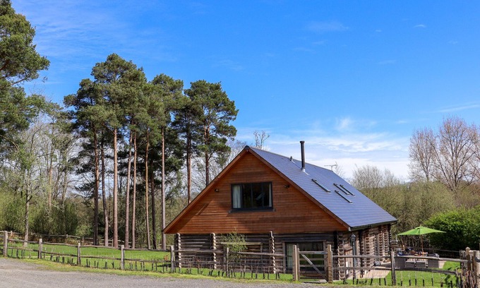Horam Maison | GHYLL PARK FARM, pet friendly, character holiday cottage in Horam