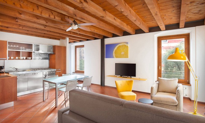 Albisano Appartement | Giallo Limone Apartment