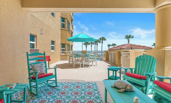 New Smyrna Beach Copropriété | 🌊Giant Sundeck with Pool Access | Oceanfront | Atlantic Villas 102🌊