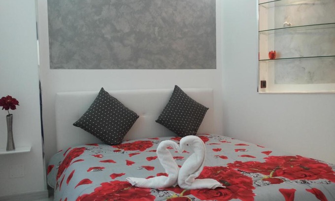 Casa Santa Appartement | GIARDINO FIORITO 2 WI-FI BICI Free
