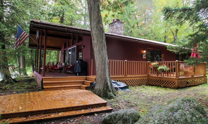 Eagle Bay Maison | Gibbs Cottage