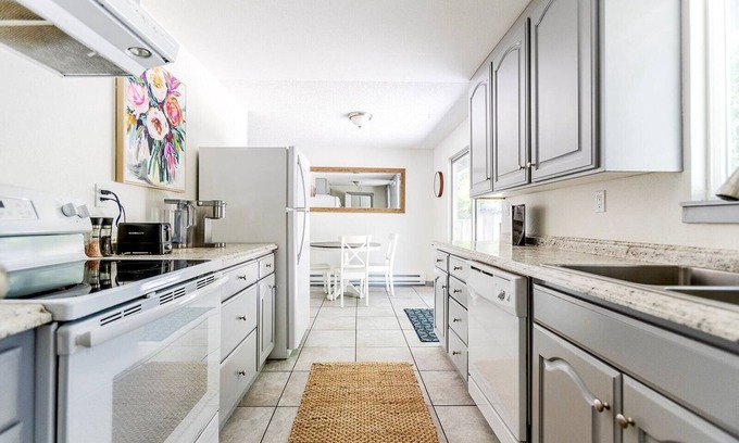Gig Harbor Maison | Gig Harbor Cozy Get Away, Bring Fido - Park like Backyard