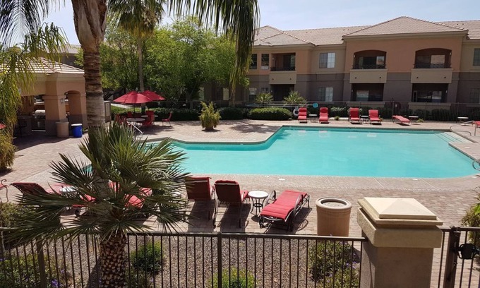 Gilbert Copropriété | Mesa Luxury Resort Condo - 2 piscines - bain à remous - salle de gym - grills - centre d'affaires
