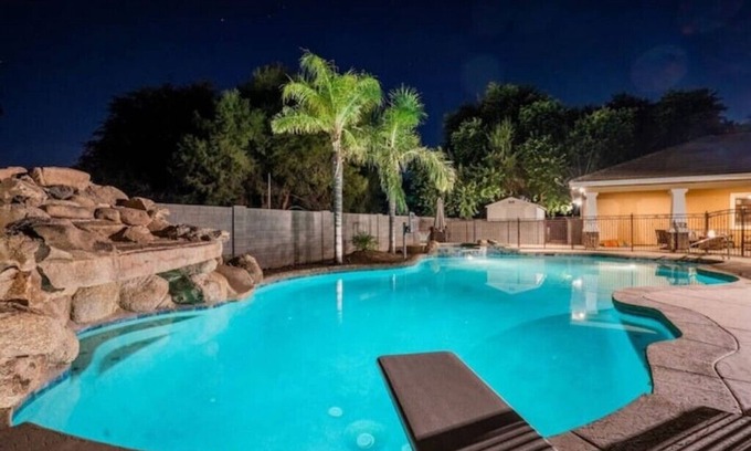 Gilbert Maison | Gilbert Royalty-Heated Pool, Spa, Home Theater