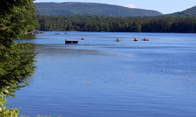 Gilmanton IW Cottage | Gîte Gilmanton - 200 pieds de façade sur l'eau sur Crystal Lake,