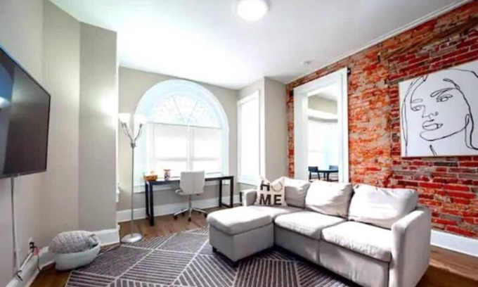 Wilmington Appartement | Gilpin Grand - Renovated space in Trolley Square by RedAwning
